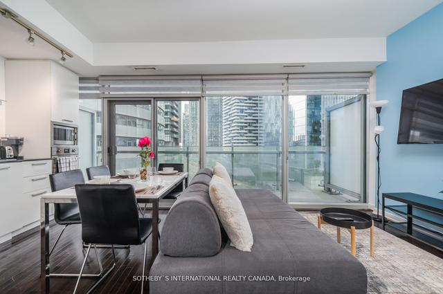 911 - 12 York St, Condo with 1 bedrooms, 1 bathrooms and 0 parking in Toronto ON | Image 5