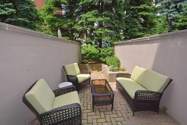 94 Pleasant Blvd, Townhouse with 3 bedrooms, 3 bathrooms and 2 parking in Toronto ON | Image 8