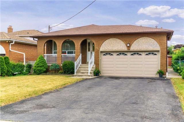 15 Byworth Blvd, House detached with 3 bedrooms, 2 bathrooms and 4 parking in Toronto ON | Image 1
