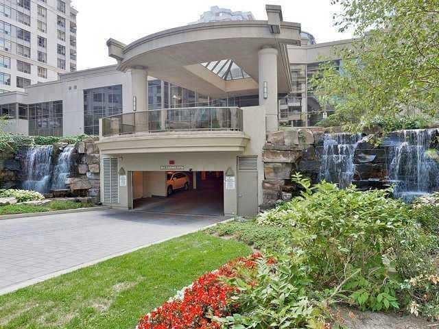 925 - 3888 Duke Of York Blvd, Condo with 3 bedrooms, 2 bathrooms and null parking in Mississauga ON | Image 2