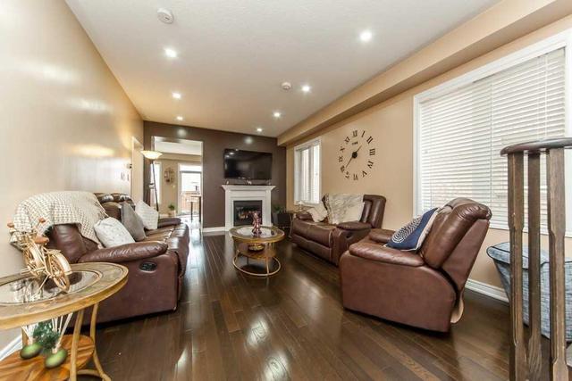 40 Begonia Cres, House semidetached with 3 bedrooms, 4 bathrooms and 2 parking in Brampton ON | Image 3