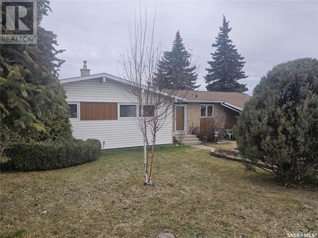 1904 Pembina Avenue, House detached with 4 bedrooms, 3 bathrooms and null parking in Saskatoon SK | Image 2