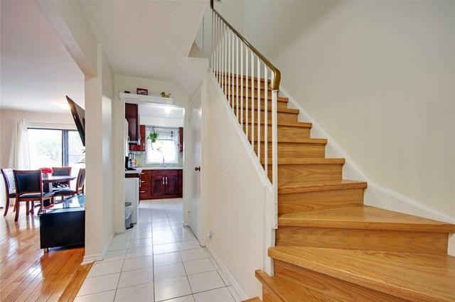 17 Kenley Cres, House detached with 3 bedrooms, 3 bathrooms and 4 parking in Markham ON | Image 4