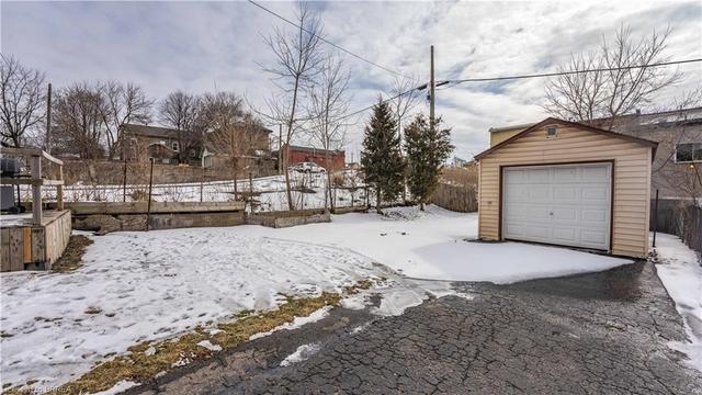 211 Dalhousie Street, House detached with 4 bedrooms, 3 bathrooms and 5 parking in Brantford ON | Image 21