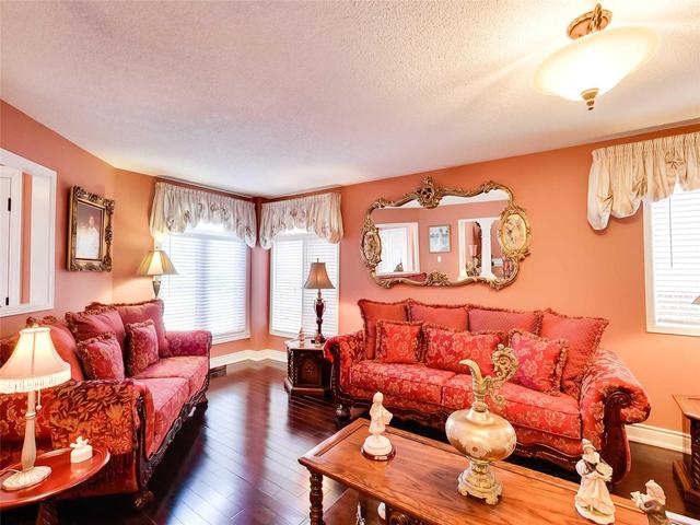 37 Asterwind Cres, House detached with 3 bedrooms, 3 bathrooms and 4 parking in Brampton ON | Image 3