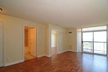 1034 - 18 Mondeo Dr, Condo with 1 bedrooms, 1 bathrooms and 1 parking in Toronto ON | Image 3