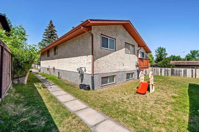 89/91 Bearberry Close Nw, House other with 6 bedrooms, 2 bathrooms and 2 parking in Calgary AB | Image 44