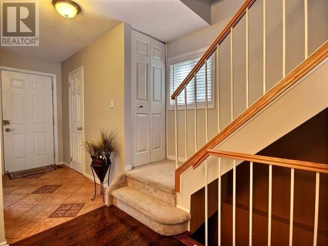 1801 Loranger Crt, Townhouse with 3 bedrooms, 2 bathrooms and 1 parking in Ottawa ON | Image 2