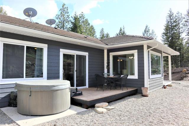 425 Wapiti Way, House detached with 3 bedrooms, 2 bathrooms and 3 parking in Okanagan Similkameen A BC | Image 38