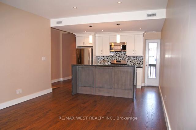 111 Lippincott St, House detached with 5 bedrooms, 3 bathrooms and 2 parking in Toronto ON | Image 32