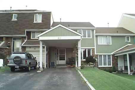 42 Chambers Crt, House attached with 3 bedrooms, 1 bathrooms and 3 parking in Brampton ON | Image 1