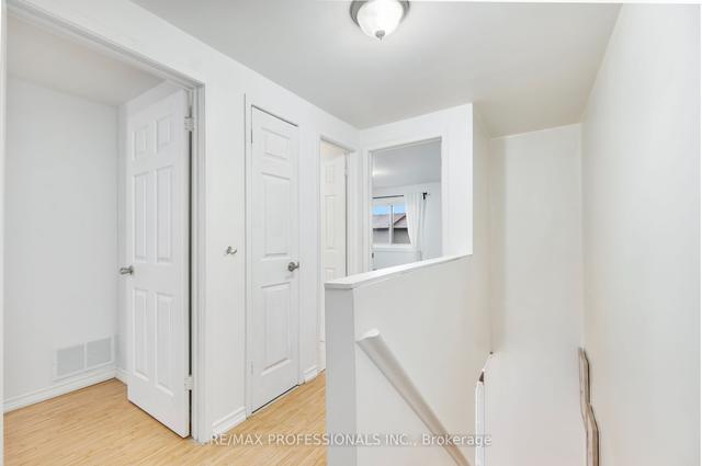 55 Carleton Pl, Townhouse with 3 bedrooms, 2 bathrooms and 2 parking in Brampton ON | Image 5