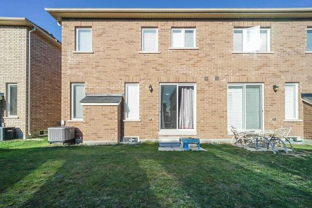 388 Royal West Dr, House semidetached with 3 bedrooms, 3 bathrooms and 3 parking in Brampton ON | Image 35
