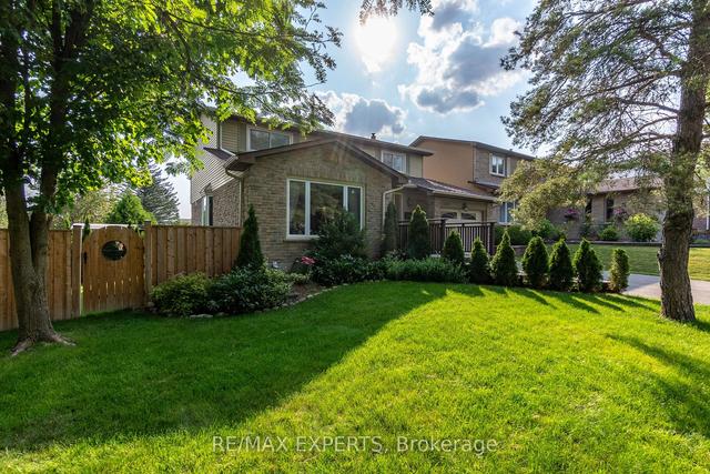 1003 Ferndale Cres, House detached with 3 bedrooms, 2 bathrooms and 5 parking in Newmarket ON | Image 12