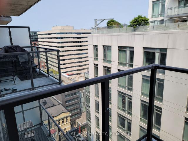 1312 - 111 Bathurst St, Condo with 1 bedrooms, 1 bathrooms and 0 parking in Toronto ON | Image 3