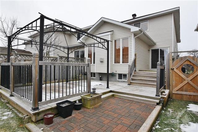 18 Palton Avenue, Townhouse with 3 bedrooms, 3 bathrooms and 3 parking in Ottawa ON | Image 29