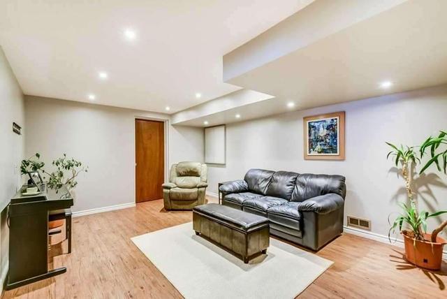 21 Tivoli Crt, House detached with 4 bedrooms, 3 bathrooms and 2 parking in Toronto ON | Image 13