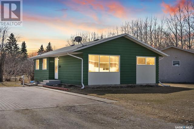 303 8th Avenue E, House detached with 4 bedrooms, 2 bathrooms and null parking in Watrous SK | Image 1