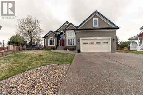 4918 40 Street, House detached with 6 bedrooms, 3 bathrooms and 4 parking in Taber AB | Card Image