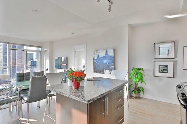 2506 - 28 Linden St, Condo with 2 bedrooms, 2 bathrooms and 1 parking in Toronto ON | Image 8