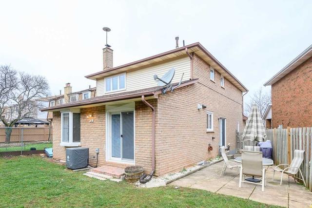 31 Russet Crt, House detached with 3 bedrooms, 4 bathrooms and 3 parking in Hamilton ON | Image 9