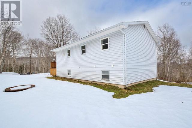 1220 West Side Baddeck Road, House detached with 5 bedrooms, 1 bathrooms and null parking in Victoria, Subd. B NS | Image 2