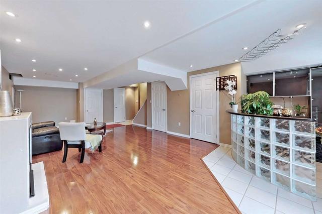 19 Bridlepath St, House semidetached with 3 bedrooms, 4 bathrooms and 4 parking in Richmond Hill ON | Image 32