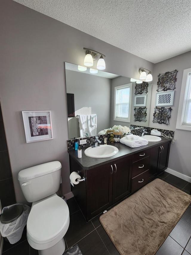 81 Redstone Common Ne, Home with 3 bedrooms, 2 bathrooms and 2 parking in Calgary AB | Image 7