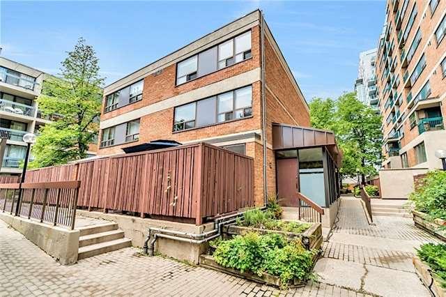 Th15 - 53 Mccaul St, Townhouse with 3 bedrooms, 3 bathrooms and 1 parking in Toronto ON | Image 1