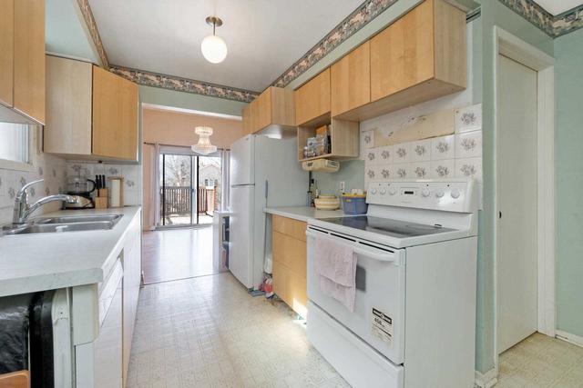 200 Carolbreen Sq, House semidetached with 3 bedrooms, 3 bathrooms and 2 parking in Toronto ON | Image 4