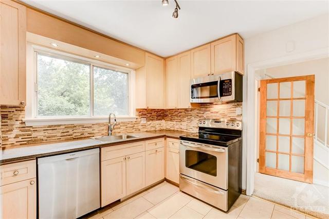 809 Quinlan Road, House detached with 3 bedrooms, 2 bathrooms and 3 parking in Ottawa ON | Image 8