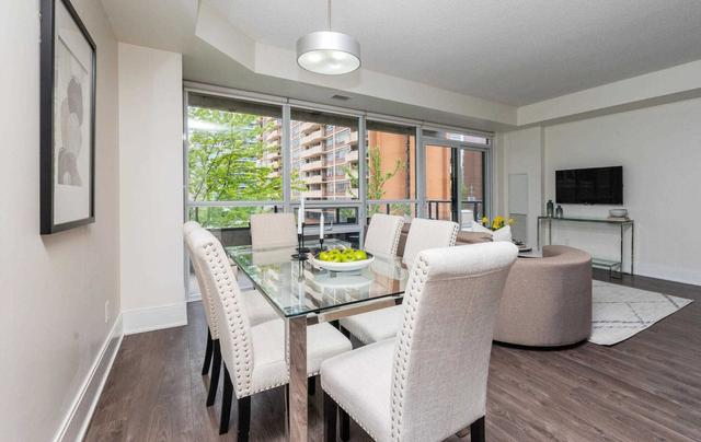 221 - 70 Roehampton Ave, Condo with 2 bedrooms, 2 bathrooms and 1 parking in Toronto ON | Image 4