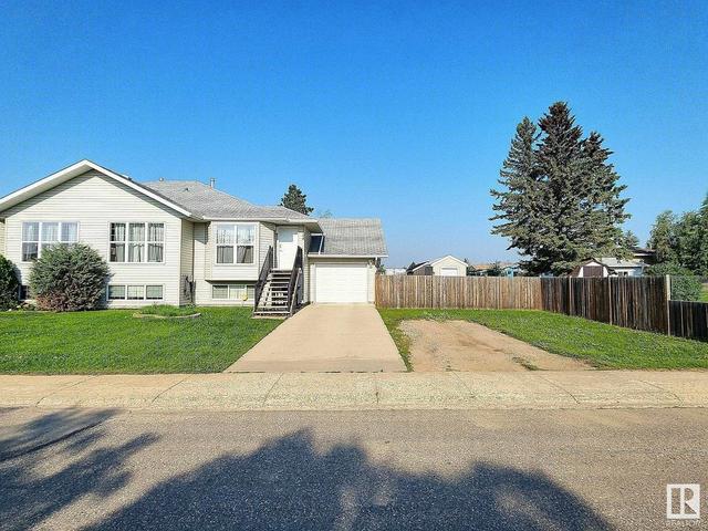 5104 56 St, House semidetached with 3 bedrooms, 3 bathrooms and null parking in St. Paul AB | Image 1