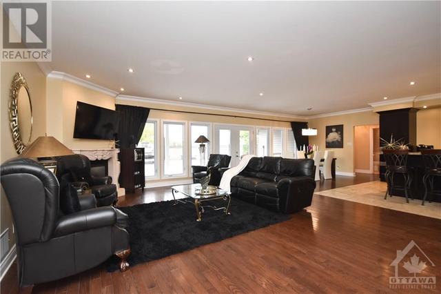 1597 Ste Marie Street, House detached with 4 bedrooms, 3 bathrooms and 10 parking in Russell ON | Image 5