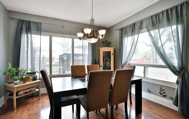 2184 New St, House detached with 3 bedrooms, 2 bathrooms and 4 parking in Burlington ON | Image 2