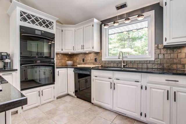 8382 Oak Ridges Dr, House detached with 3 bedrooms, 3 bathrooms and 8 parking in Hamilton TP ON | Image 4