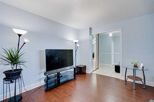 1205 - 5 Vicora Linkway Way, Condo with 3 bedrooms, 2 bathrooms and 1 parking in Toronto ON | Image 10