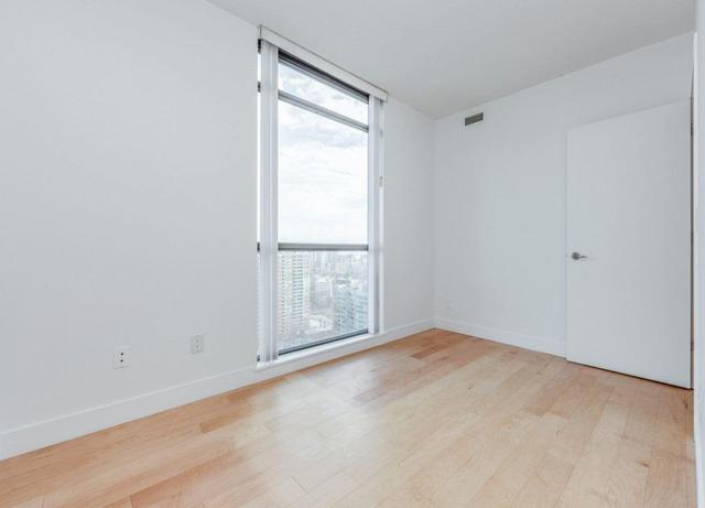 2206 - 285 Mutual St, Condo with 2 bedrooms, 1 bathrooms and 1 parking in Toronto ON | Image 11
