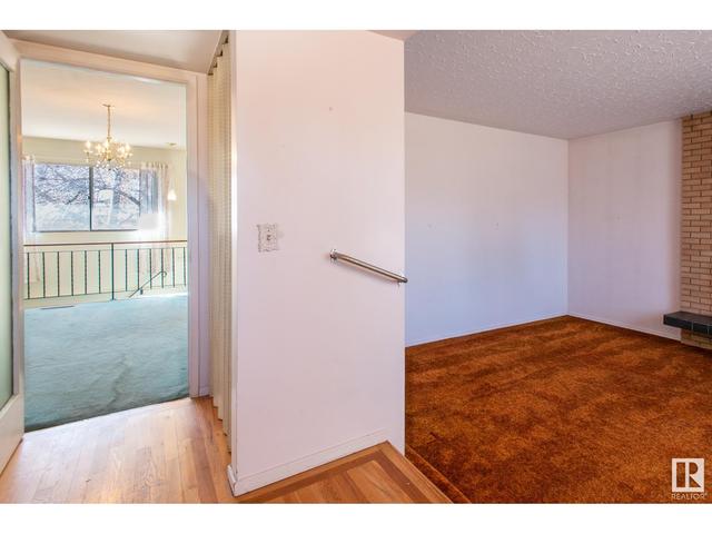 7403 92a Av Nw, House detached with 3 bedrooms, 2 bathrooms and 6 parking in Edmonton AB | Image 4