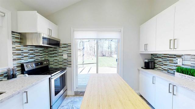 32 Copping Rd, House detached with 2 bedrooms, 2 bathrooms and 3 parking in Toronto ON | Image 3