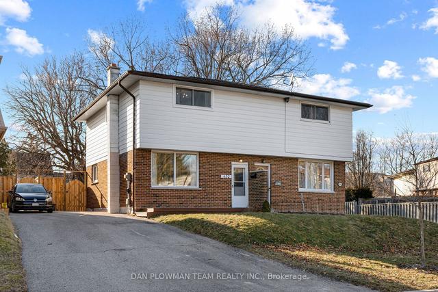 452 Maplewood Dr, House semidetached with 3 bedrooms, 2 bathrooms and 2 parking in Oshawa ON | Image 12