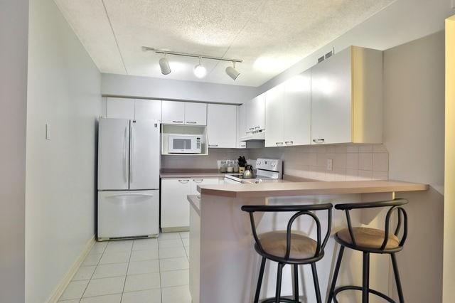 108 - 2030 Cleaver Ave, Condo with 2 bedrooms, 1 bathrooms and 1 parking in Burlington ON | Image 9