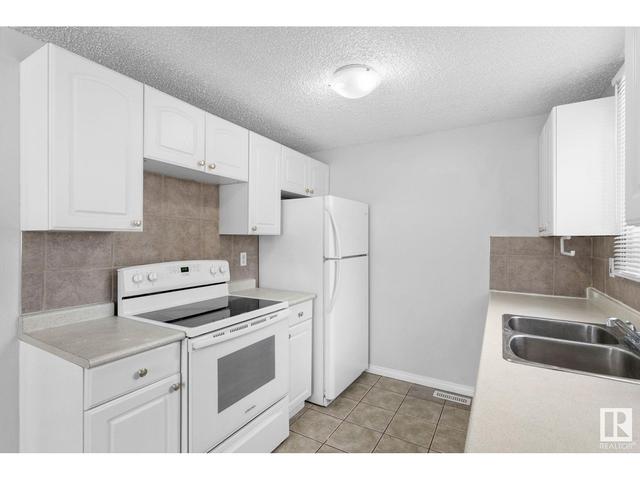 9f Clareview Vg Nw, House attached with 3 bedrooms, 1 bathrooms and 1 parking in Edmonton AB | Image 13