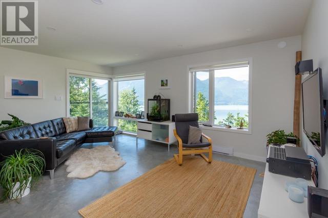 1135 Copper Drive, House detached with 3 bedrooms, 3 bathrooms and 6 parking in Squamish Lillooet D BC | Image 26