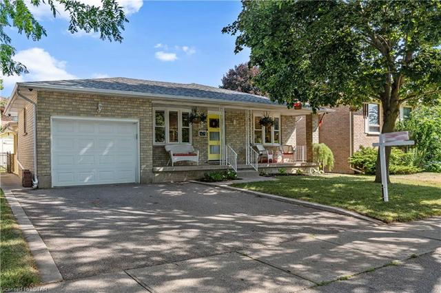 28 Blackfriar Lane, House detached with 2 bedrooms, 1 bathrooms and 3 parking in Brantford ON | Image 23
