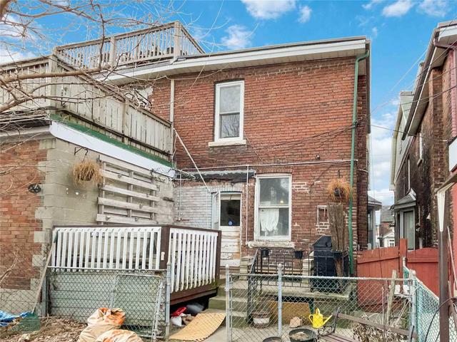 625 Bathurst St, House semidetached with 5 bedrooms, 3 bathrooms and 0 parking in Toronto ON | Image 2