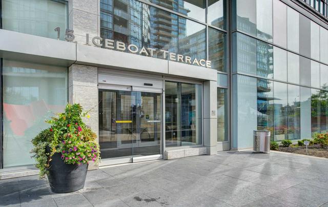 1036 - 15 Iceboat Terr, Condo with 2 bedrooms, 2 bathrooms and 1 parking in Toronto ON | Image 12