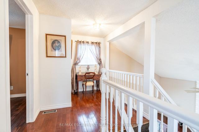 2130 Donald Rd, House detached with 2 bedrooms, 3 bathrooms and 4 parking in Burlington ON | Image 13