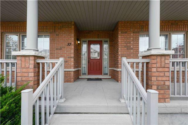 37 Calliandra Tr, Condo with 2 bedrooms, 3 bathrooms and 2 parking in Brampton ON | Image 2