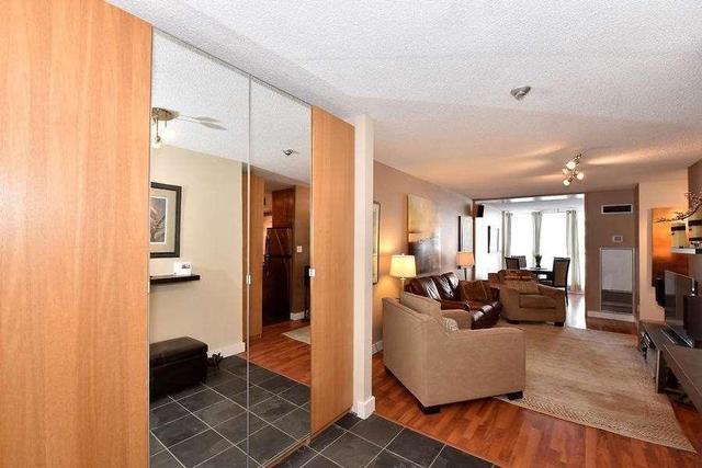 256 - 24 Southport St, Condo with 1 bedrooms, 1 bathrooms and 1 parking in Toronto ON | Image 3
